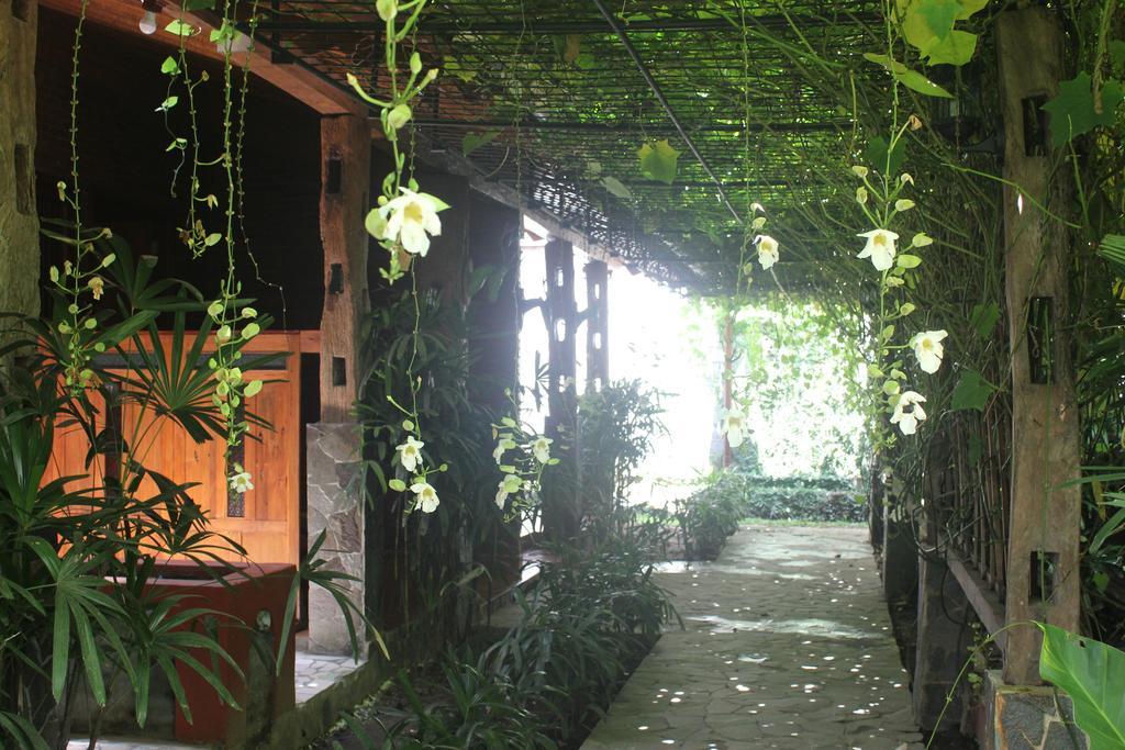 Joglo Ayem Tentrem Prambanan Exterior photo