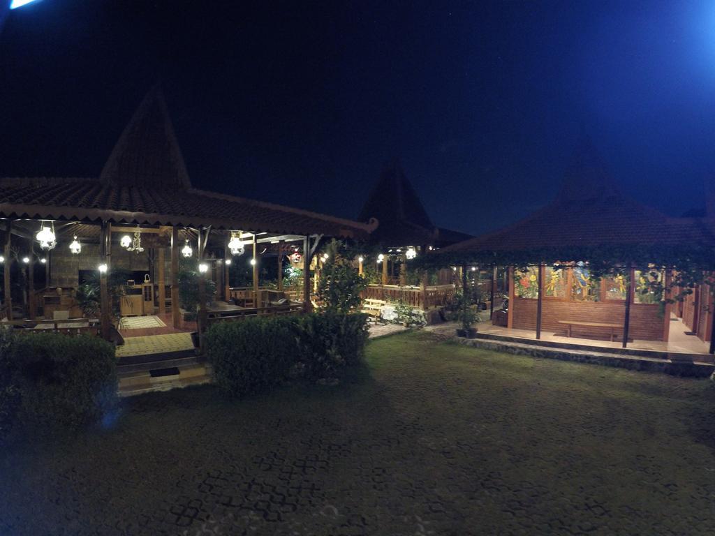 Joglo Ayem Tentrem Prambanan Exterior photo